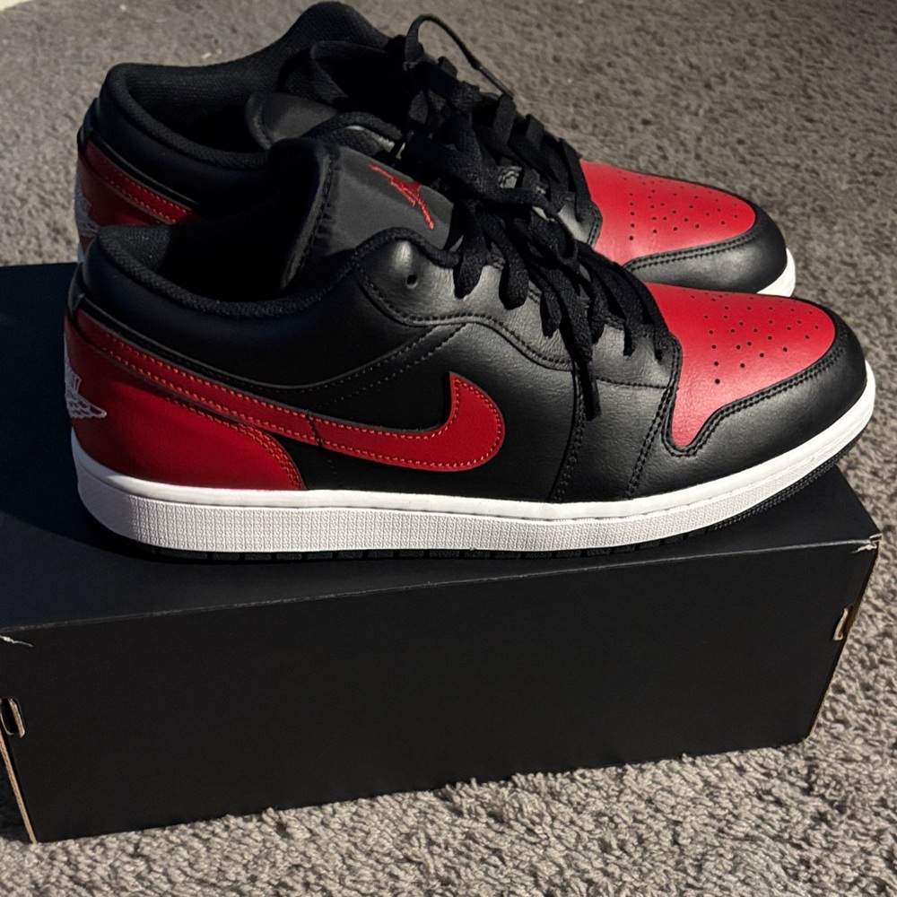 Jordan Men's Black and Red Low-Top Sneakers